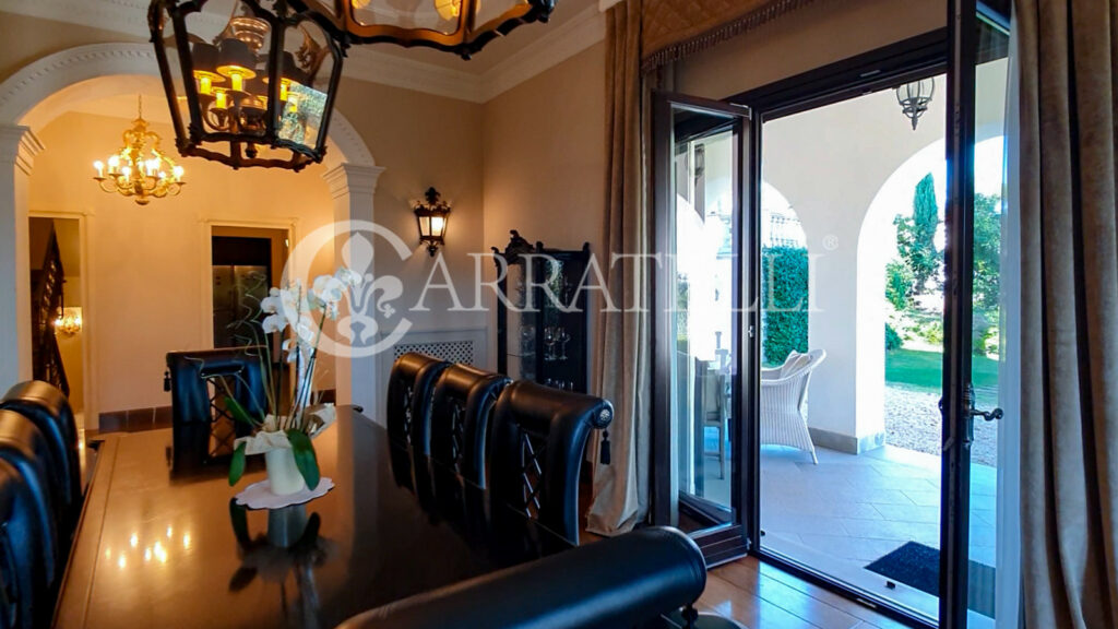 Luxury villa with pool and garden in Florence