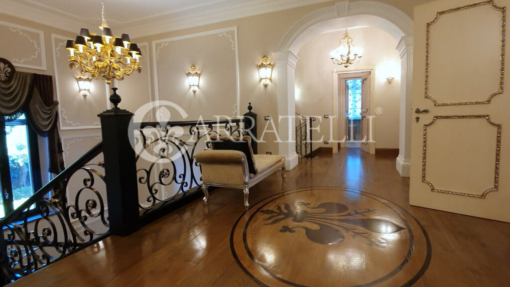 Luxury villa with pool and garden in Florence