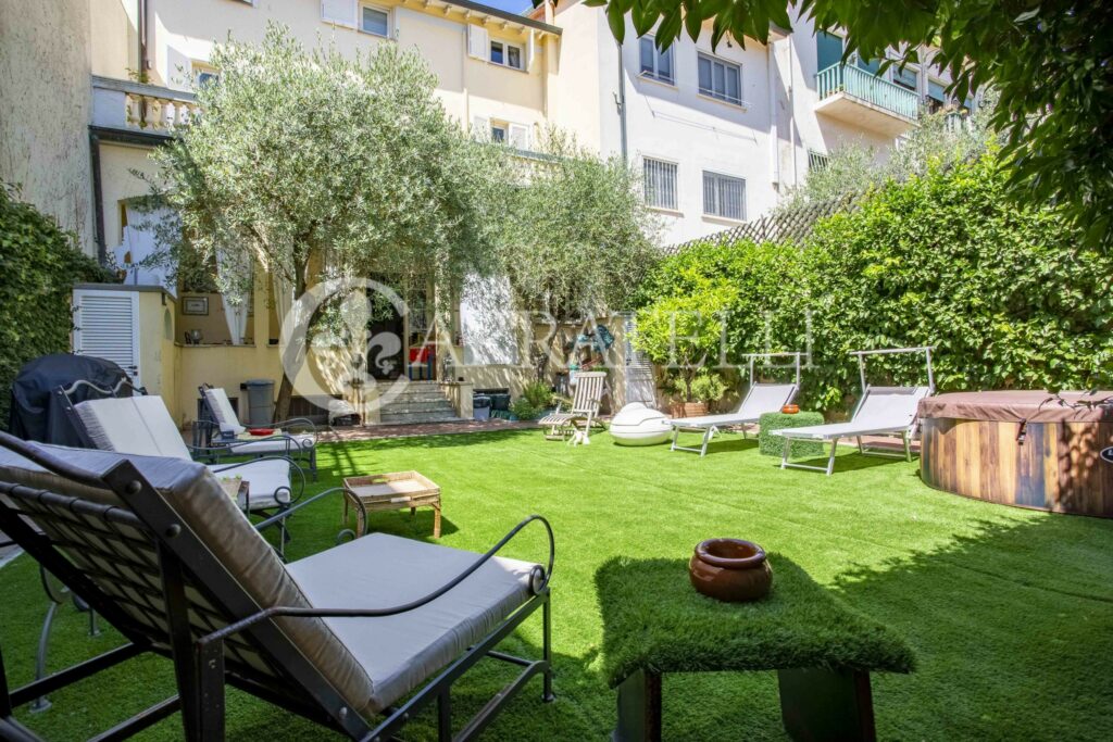 Charming residence with garden in Viareggio