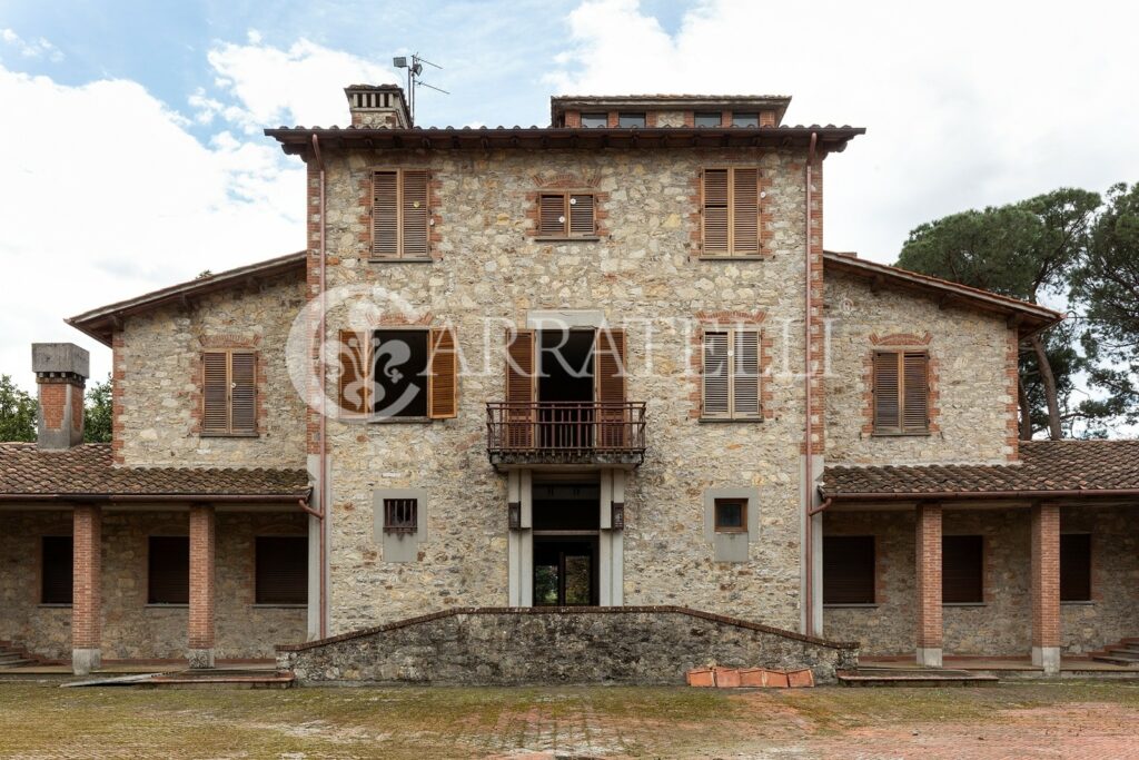 Meravigliosa villa d’epoca da ristrutturare con parco vicino Firenze