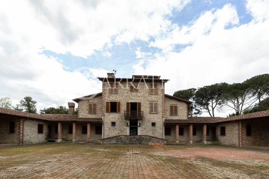 Meravigliosa villa d’epoca da ristrutturare con parco vicino Firenze