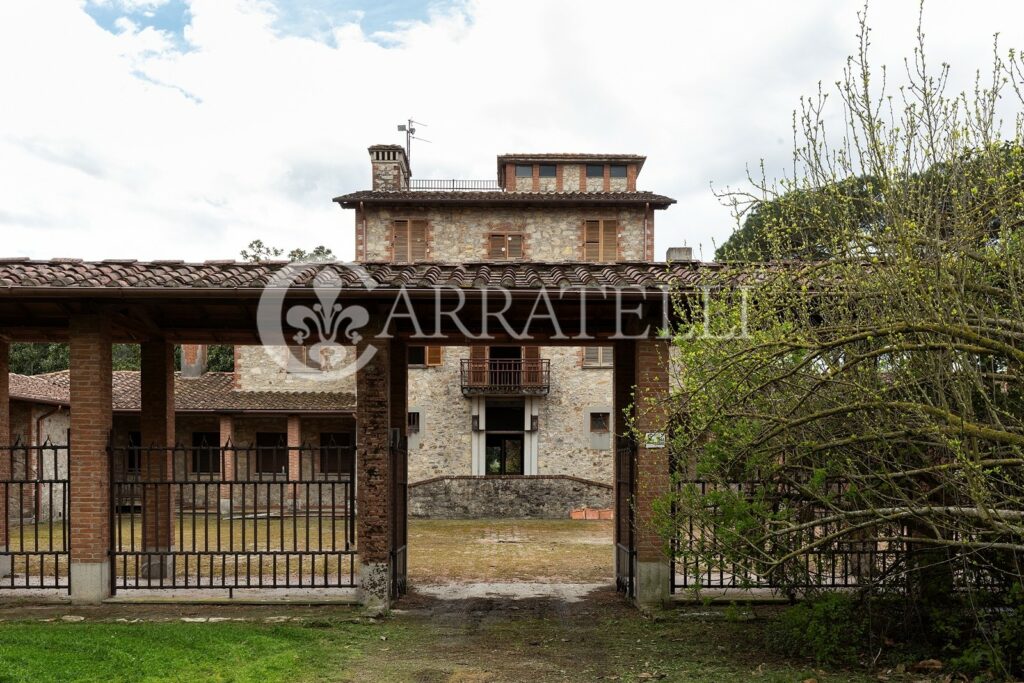 Meravigliosa villa d’epoca da ristrutturare con parco vicino Firenze