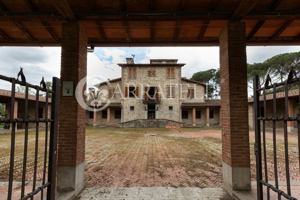 Meravigliosa villa d’epoca da ristrutturare con parco vicino Firenze