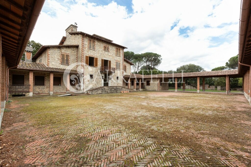 Meravigliosa villa d’epoca da ristrutturare con parco vicino Firenze