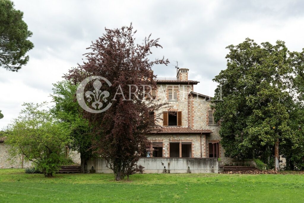 Meravigliosa villa d’epoca da ristrutturare con parco vicino Firenze