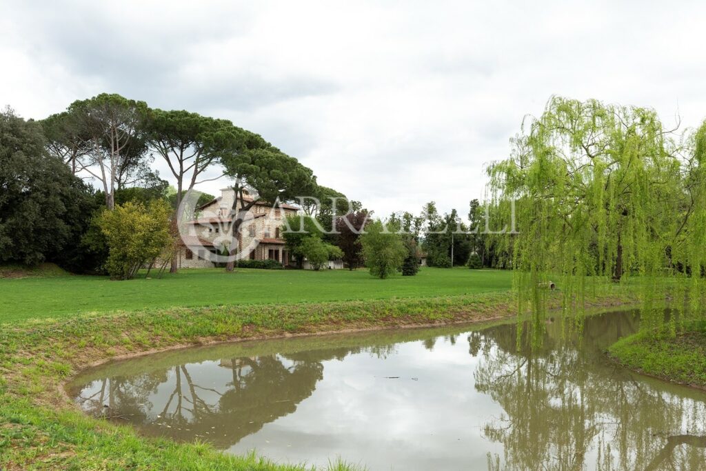 Meravigliosa villa d’epoca da ristrutturare con parco vicino Firenze