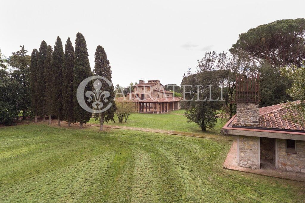 Meravigliosa villa d’epoca da ristrutturare con parco vicino Firenze