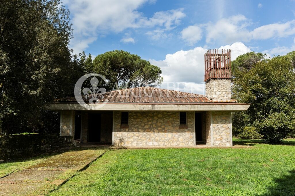 Meravigliosa villa d’epoca da ristrutturare con parco vicino Firenze