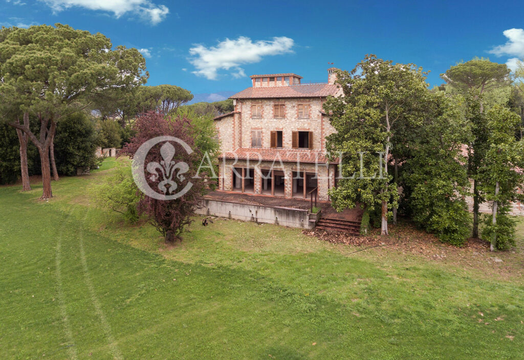 Meravigliosa villa d’epoca da ristrutturare con parco vicino Firenze