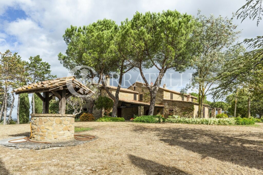 Casale panoramico ed esclusivo con terreno- Pienza