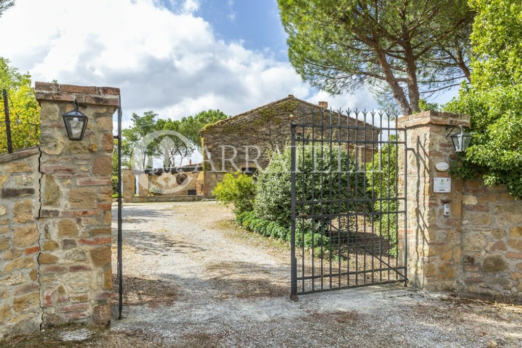 Casale panoramico ed esclusivo con terreno- Pienza