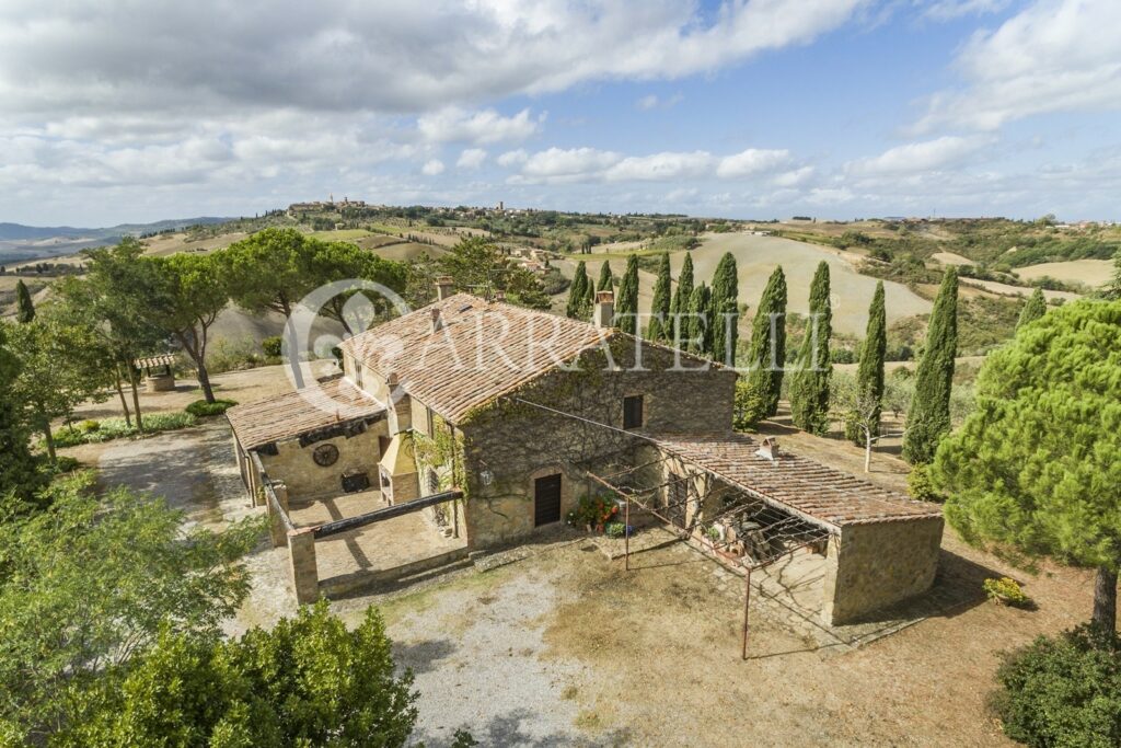 Casale panoramico ed esclusivo con terreno- Pienza