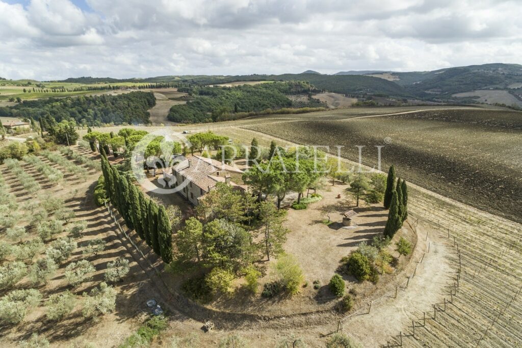 Casale panoramico ed esclusivo con terreno- Pienza