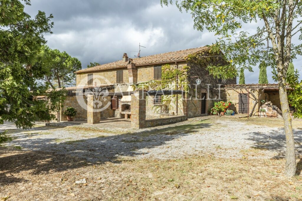 Casale panoramico ed esclusivo con terreno- Pienza