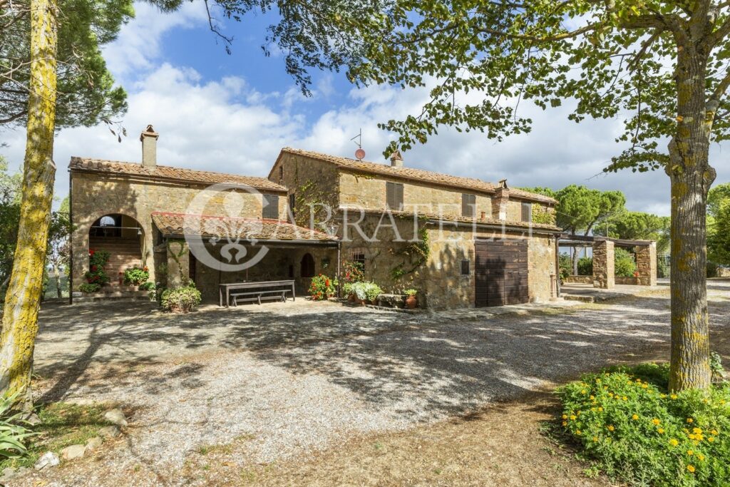 Casale panoramico ed esclusivo con terreno- Pienza