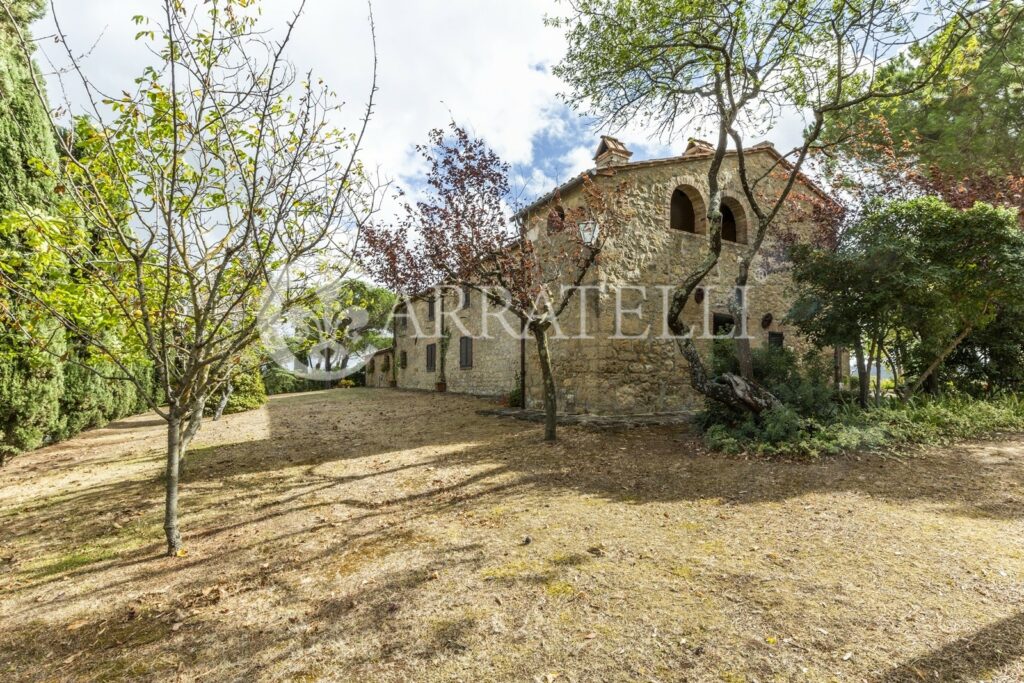 Casale panoramico ed esclusivo con terreno- Pienza