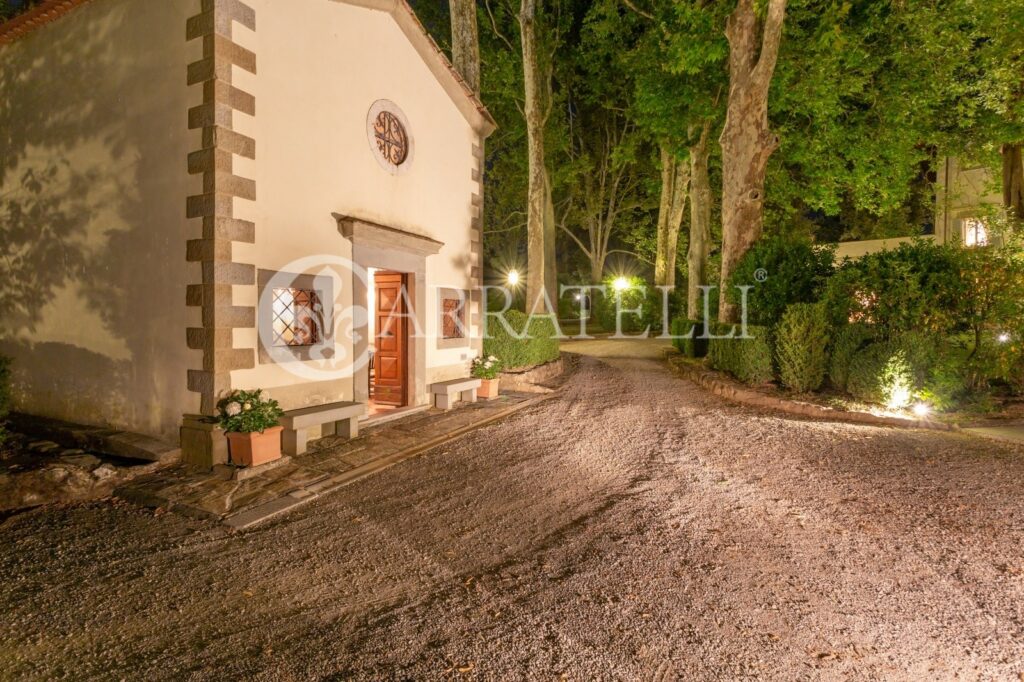 Villa con parco e piscina su colline vicino Firenze