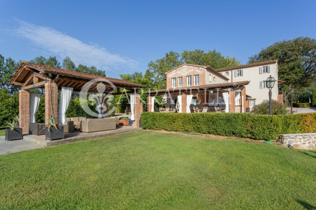 Hotel con parco e piscina su colline Fiorentine