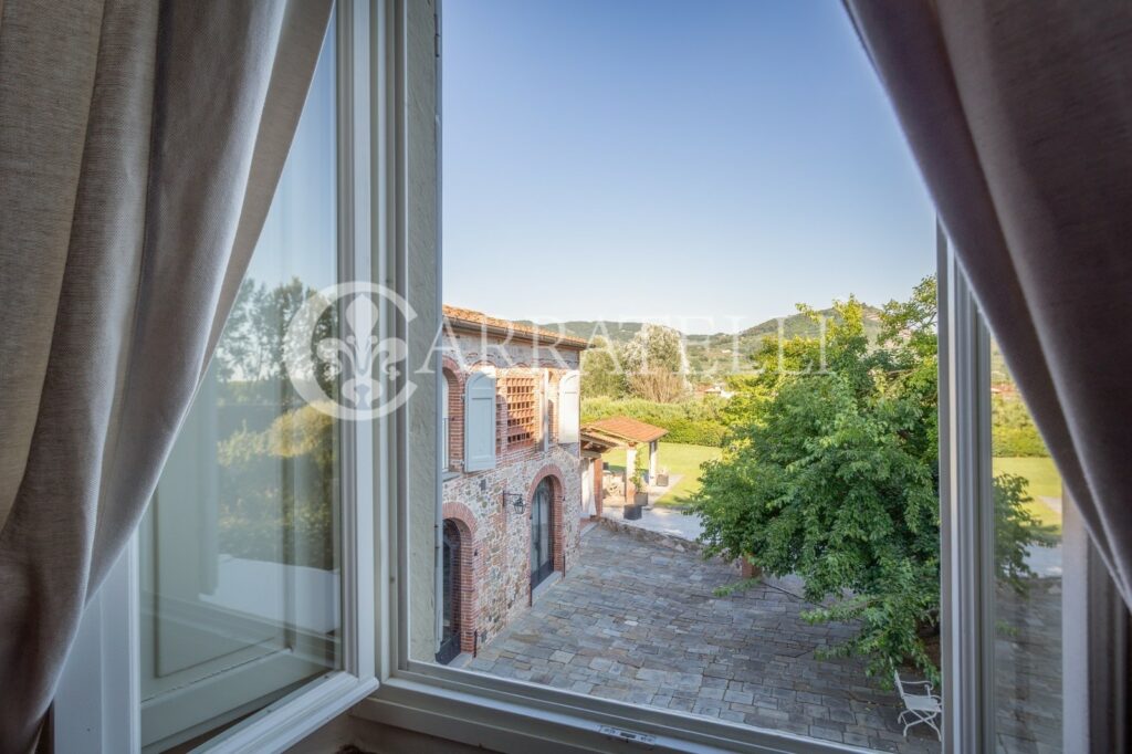 Hotel con parco e piscina su colline Fiorentine