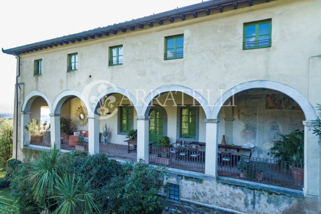 Imponente villa storica con piscina e parco – Lucca