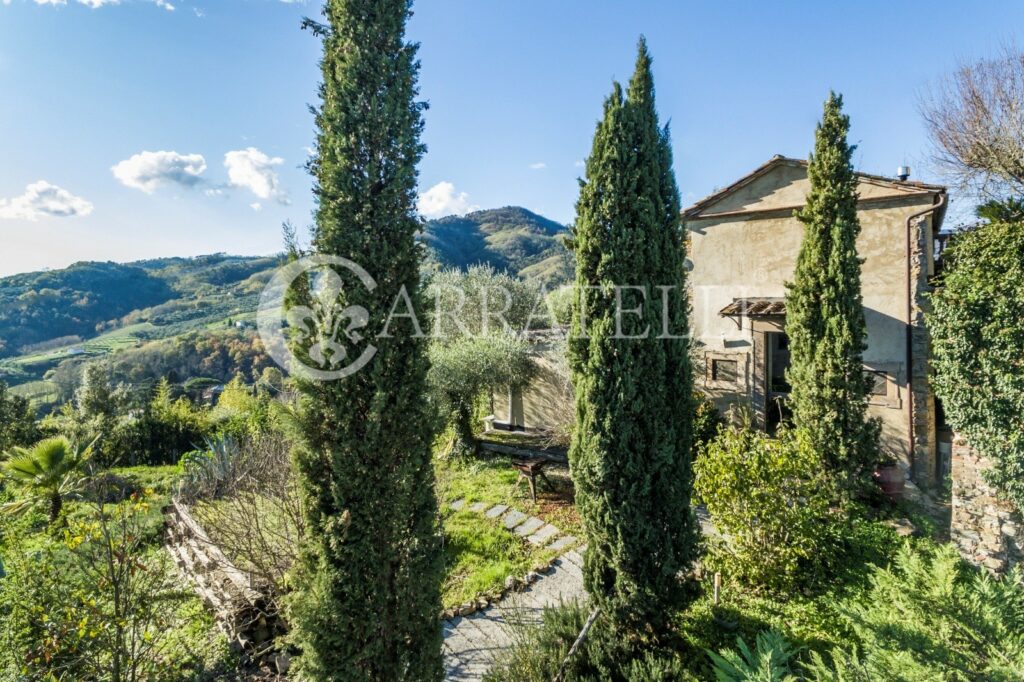 Imponente villa storica con piscina e parco – Lucca