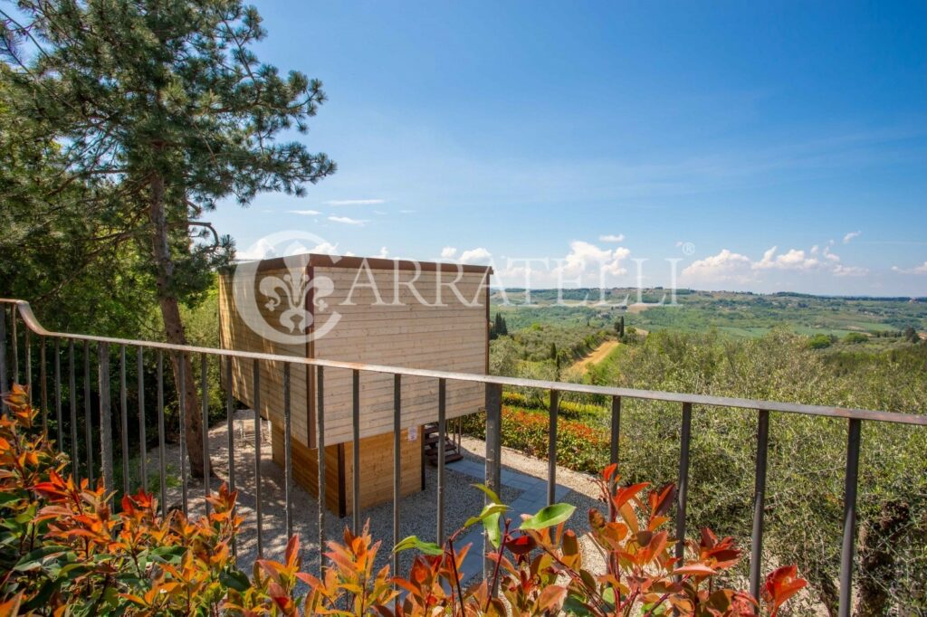 Resort di lusso con giardino, piscina e terreno nel Chianti