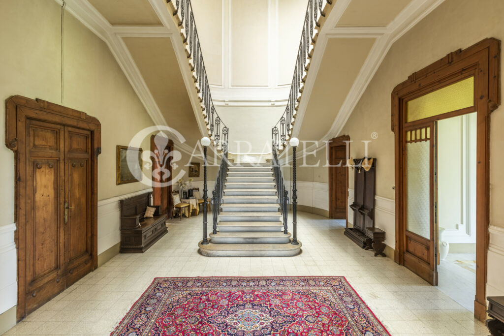 Villa storica del 1900 con parco, piscina e maneggio in Toscana