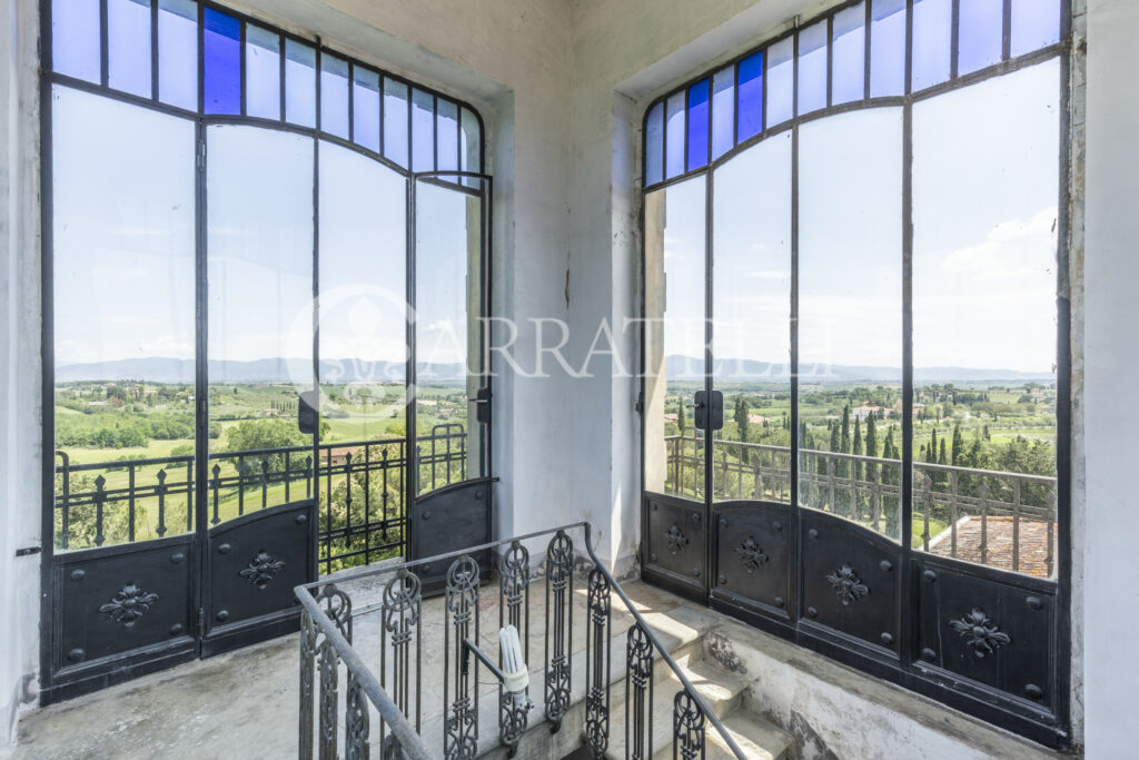 Villa storica del 1900 con parco, piscina e maneggio in Toscana