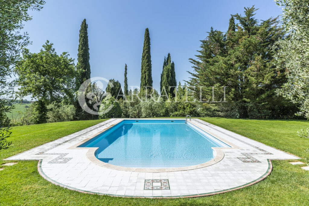 Villa storica del 1900 con parco, piscina e maneggio in Toscana