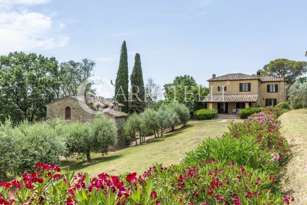 Casale con dépendance, piscina e terreno