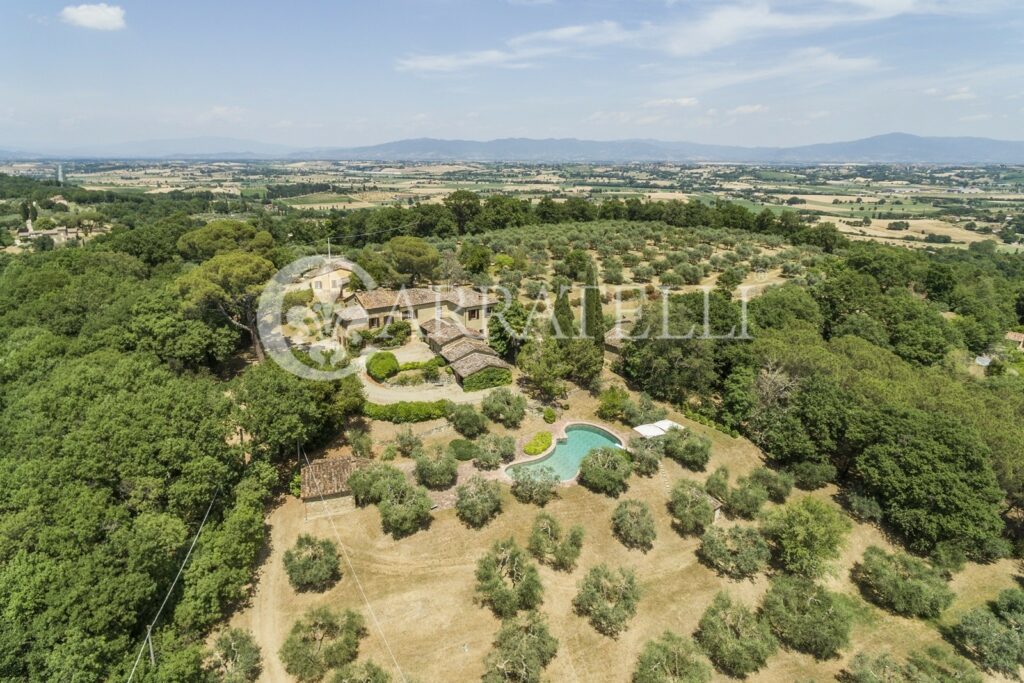 Casale con dépendance, piscina e terreno