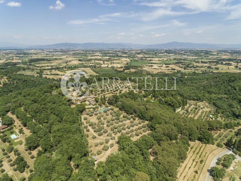 Casale con dépendance, piscina e terreno