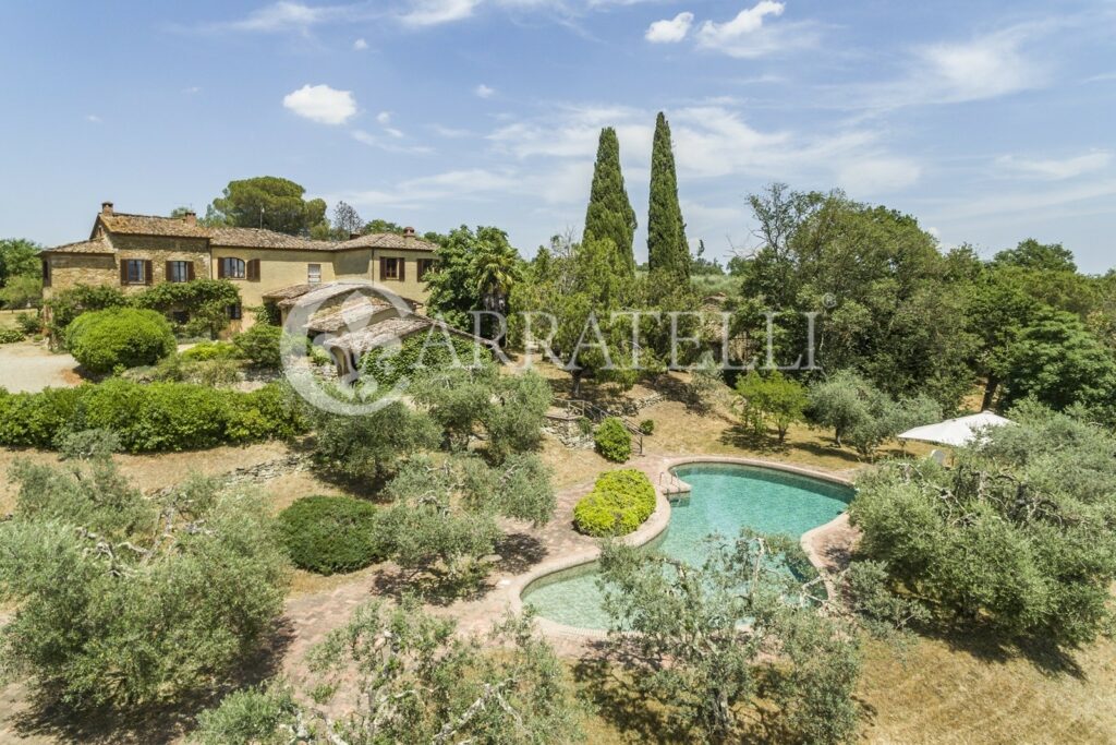 Casale con dépendance, piscina e terreno