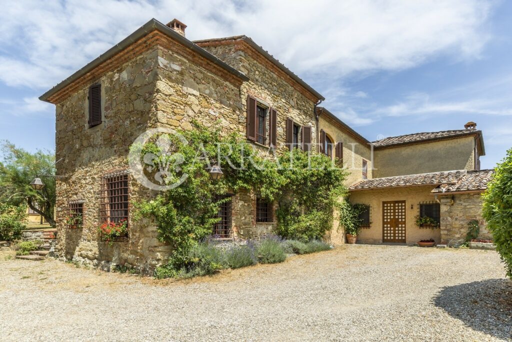 Casale con dépendance, piscina e terreno