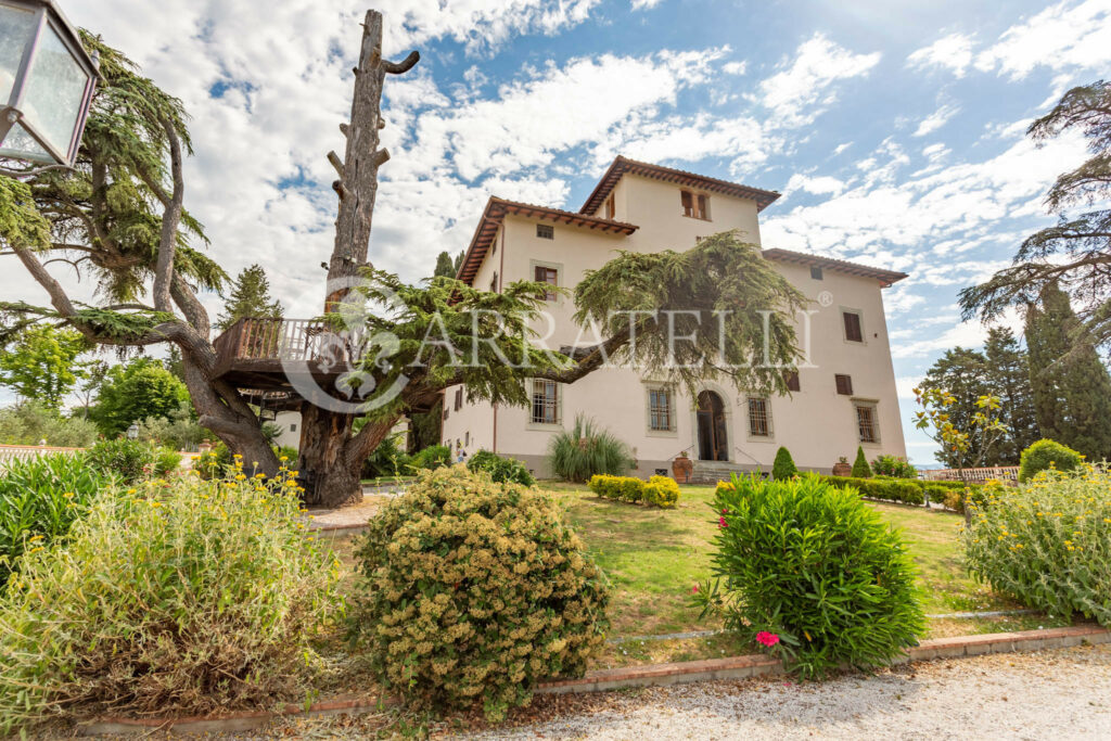 Imponente villa storica con attività ricettiva a Firenze