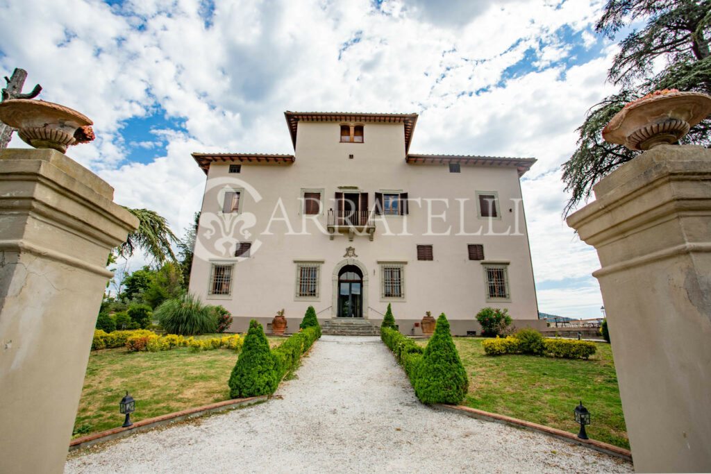 Imponente villa storica con attività ricettiva a Firenze