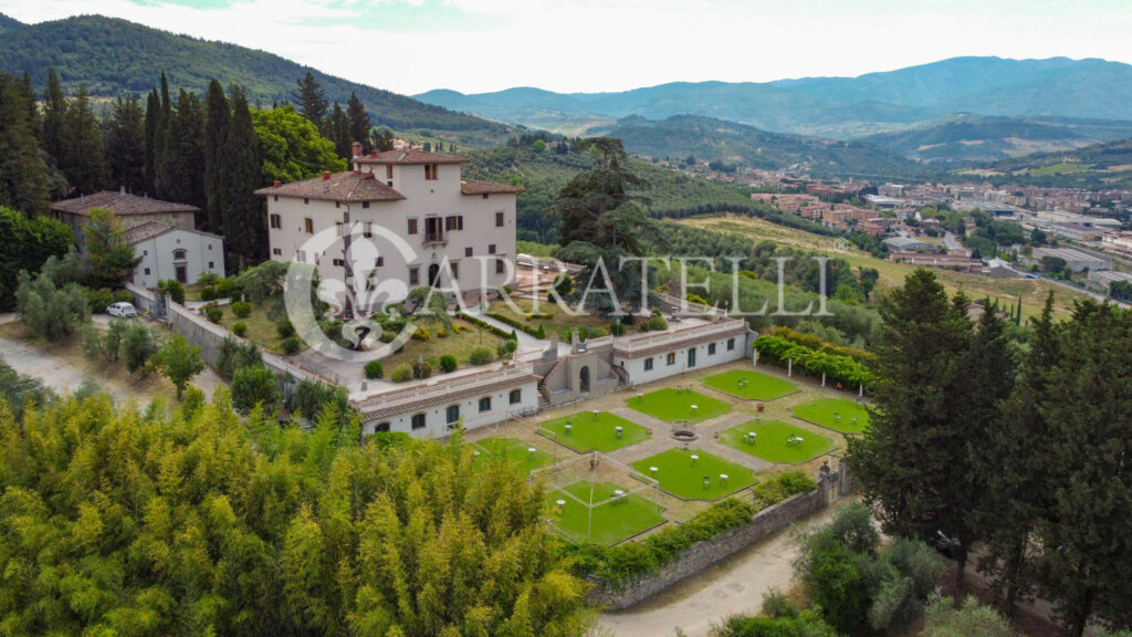 Imponente villa storica con attività ricettiva a Firenze