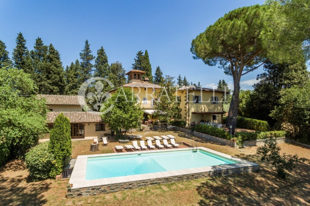 Villa storica con piscina e terreno nel Chianti