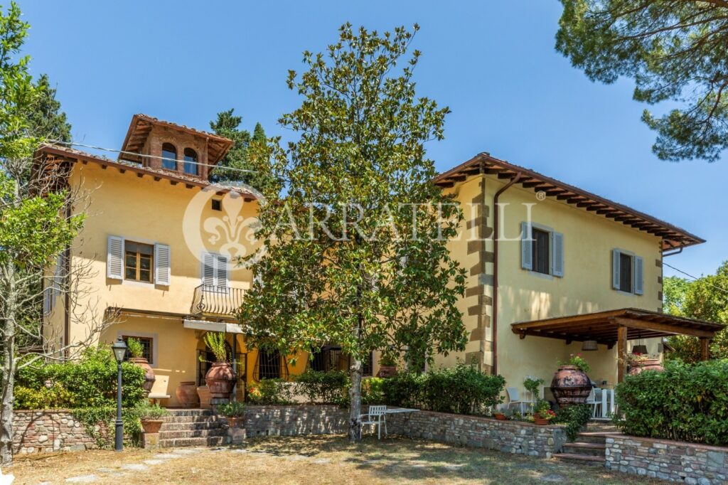 Villa storica con piscina e terreno nel Chianti