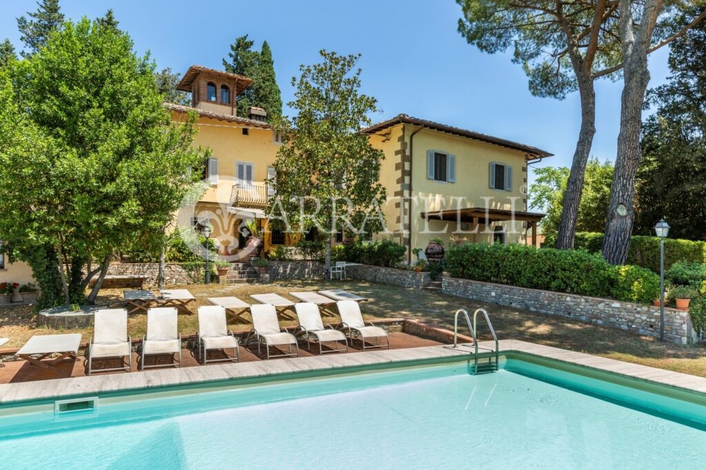 Villa storica con piscina e terreno nel Chianti