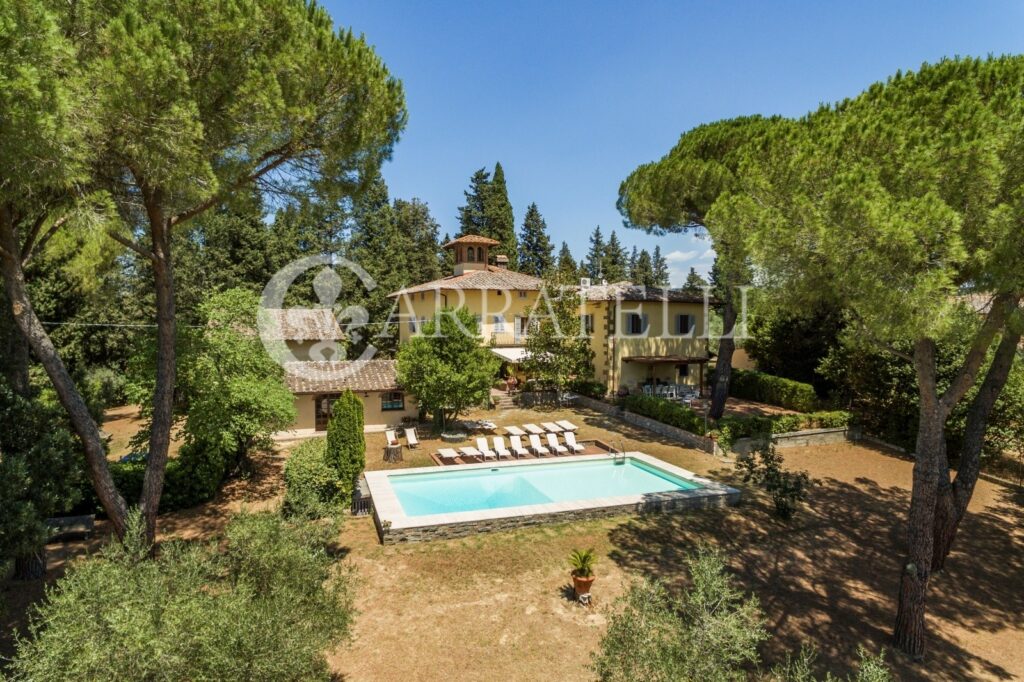 Villa storica con piscina e terreno nel Chianti