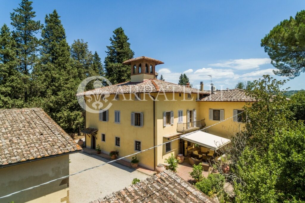 Villa storica con piscina e terreno nel Chianti