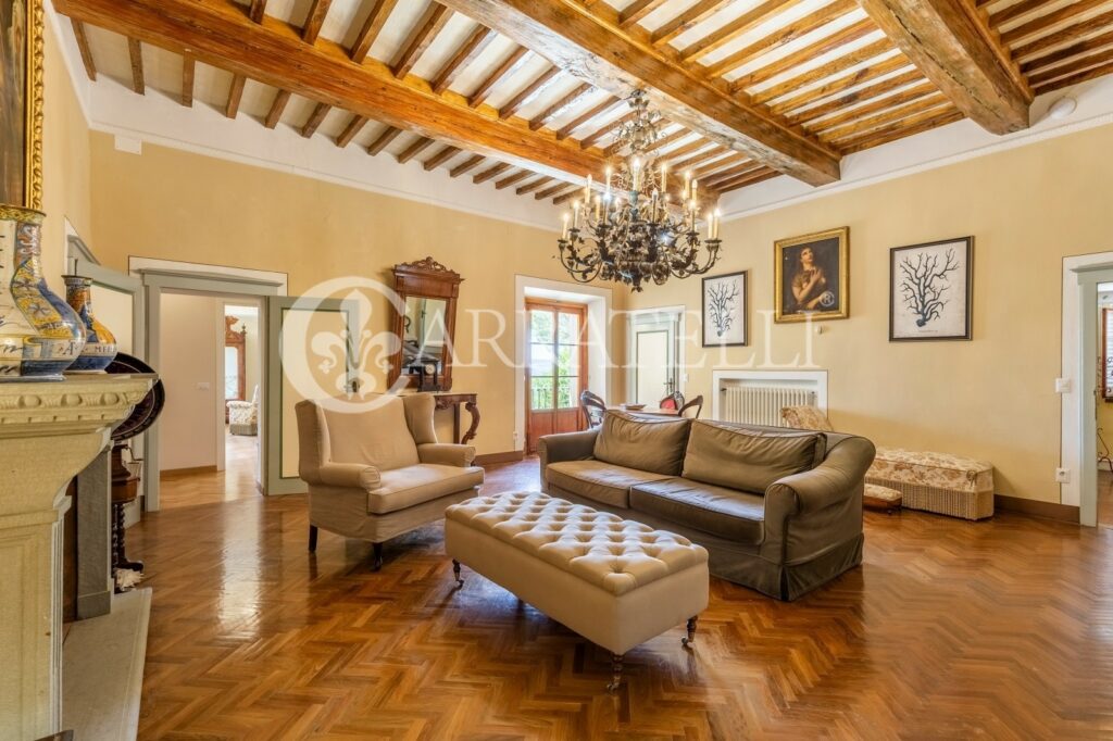 Villa storica con piscina e terreno nel Chianti