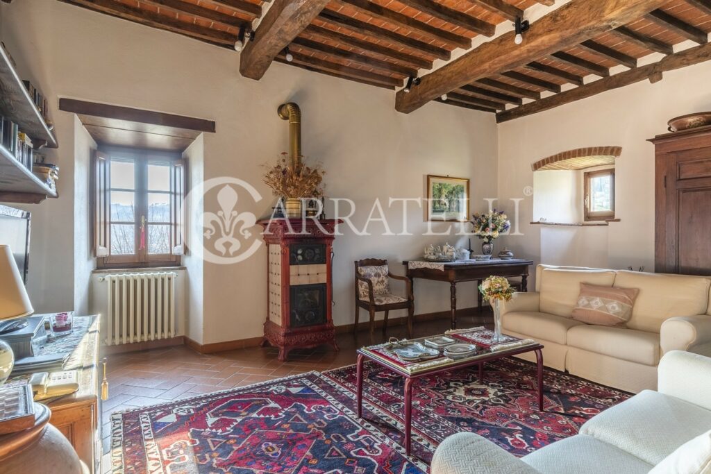 Farmhouse with tower and pool in Cortona