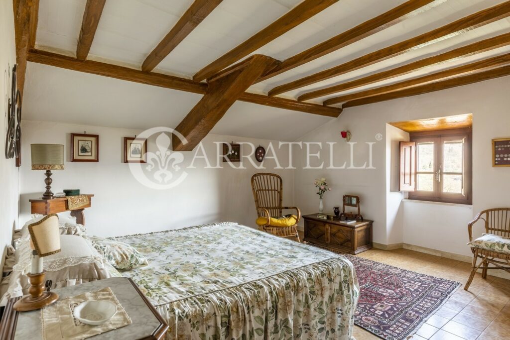 Farmhouse with tower and pool in Cortona