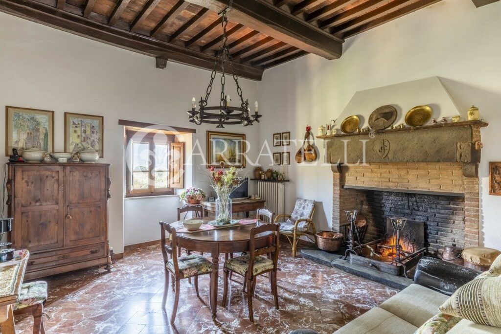 Farmhouse with tower and pool in Cortona