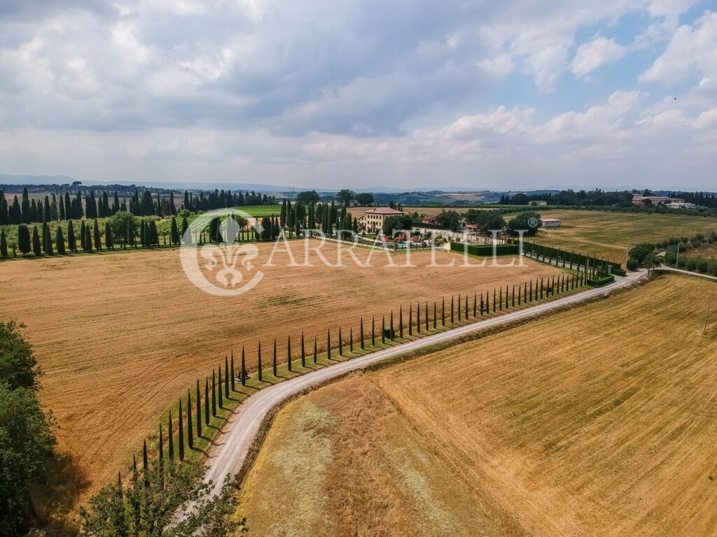 Villa dell’800 con parco, annessi e piscina