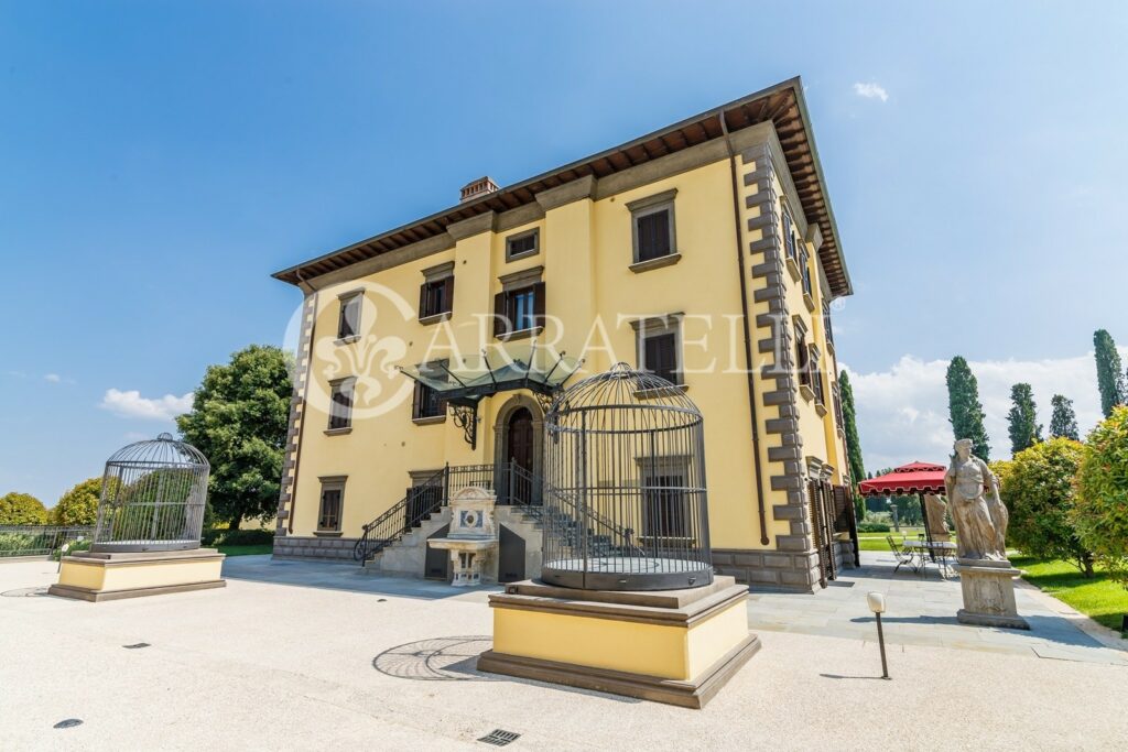 Villa dell’800 con parco, annessi e piscina