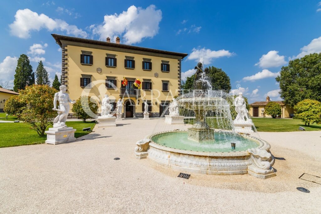 Villa dell’800 con parco, annessi e piscina