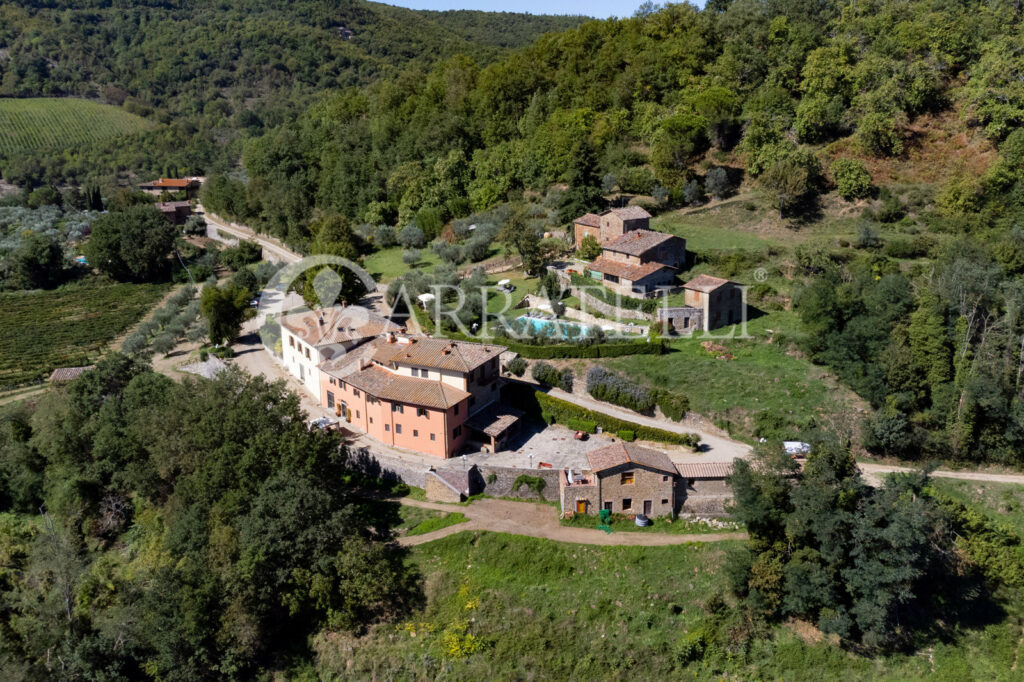 Azienda agricola con ricettività nel Chianti